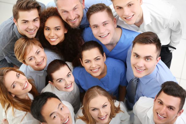 Mitarbeiter und Mitarbeiterinnen bei MED-Spezialisten in Düsseldorf